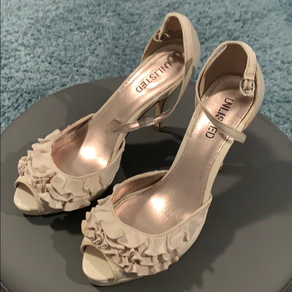 Cream Kenneth Cole heels